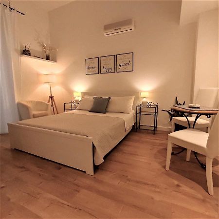 Il Girasole Bb Cagliari Bed and Breakfast Buitenkant foto